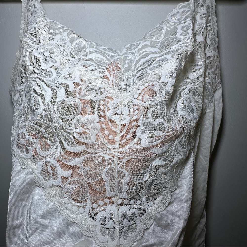 Vtg Vanity Fair Ivory Silky Top with an Intricate Lace Made in USA Ethereal - Picture 2 of 8